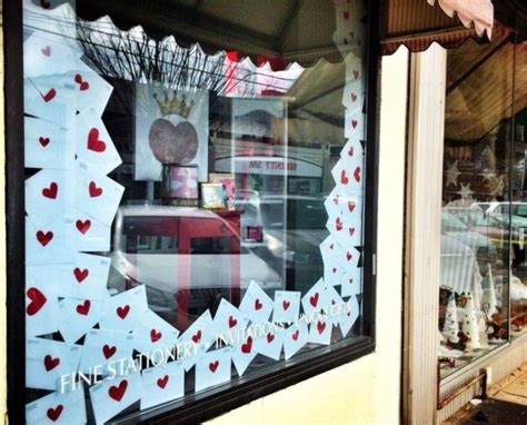 20 Valentines Day Window Decorations