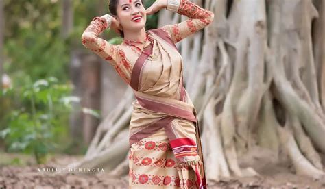 Top 5 Most Popular Folk Dances Of Assam
