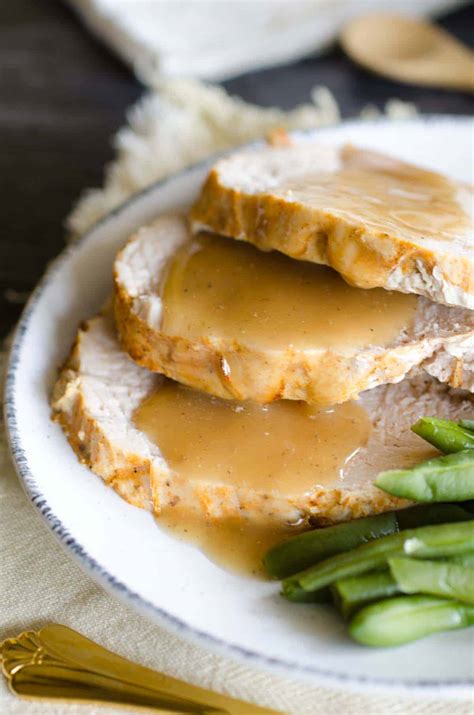 Reserve for another use or discard. EASY Turkey Gravy Recipe - Use your Thanksgiving turkey ...