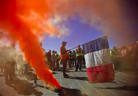 French Violence Flares As Yellow Vest Protests Enter Fourth Month