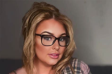 Mum Becomes Plus Size Model After Gaining Thousands Of Fans During