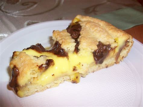 Trasformare il cous cous da un alimento classico per accompagnare carni e verdure ad un protagonista di insalate dolci di frutta. Un po' dolce e un po' salato. . .: Crostata con crema ...
