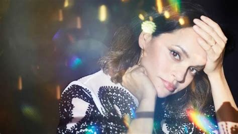Wildfire Reviews Norah Jones Releases A Superb New Record Returning To Her Roots A