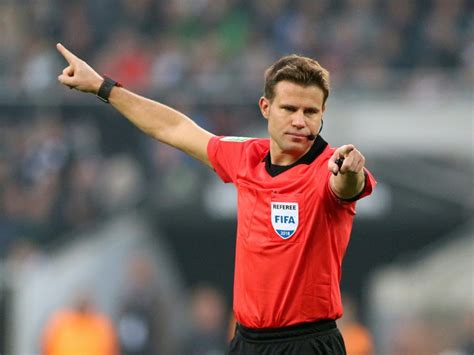 Tur rövanş maçını alman hakem felix brych yönetecek. Champions: l'arbitro di Napoli-Liverpool sarà Brych ...