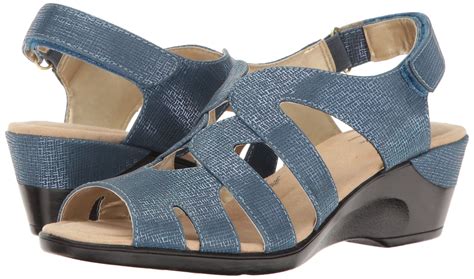 Soft Style By Hush Puppies Womens Patsie Wedge Sandal Mid Blue Cambric