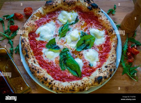 Pizzas Margherita Hi Res Stock Photography And Images Alamy