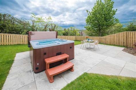 lodges with hot tubs in edinburgh full guide 2023 my hand picked list