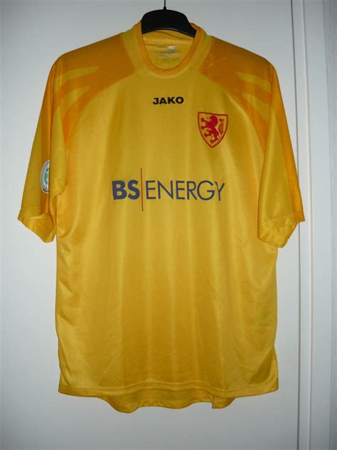 Wo liegt braunschweig überhaupt?, sagt bäse. Old Eintracht Braunschweig football shirts and soccer jerseys