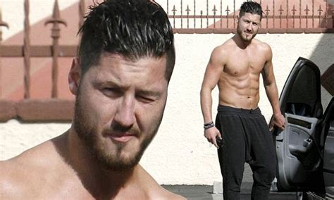 Dancing With The Stars Val Chmerkovskjy Gets Shirtless After Workout Daily Mail Online