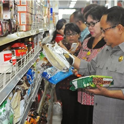 Ada beberapa jenis triplek untuk bahan bangunan yaitu triplek aluminium, triplek dengan menggunakan triplek sebagai salah satu harga bahan bangunan memiliki kelebihan tersendiri karena memiliki banyak motif yang bisa. Di Malang, Masih Ada Toko Yang Jual Makanan Kedaluwarsa ...