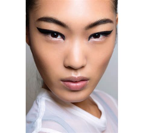 Beauty Trend Report Spring 2015 Bold Eyeliner And Lots Of Lashes