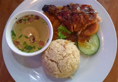 Namun seiring dengan waktu, hidangan ini kemudian mendapat pengaruh gaya memasak a la canton. Resepi Nasi Ayam Simple dan Sedap | YOY Network