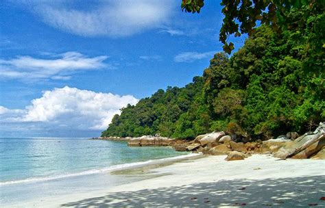 Jika anda berminat untuk memohon kemasukan ke uitm pulau pinang, info ini mungkin berguna kepada anda. SENARAI PULAU CANTIK DI MALAYSIA - Projek Travel