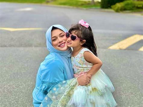 Sidra Batools Latest Beautiful Pictures With Her Daughters Reviewitpk