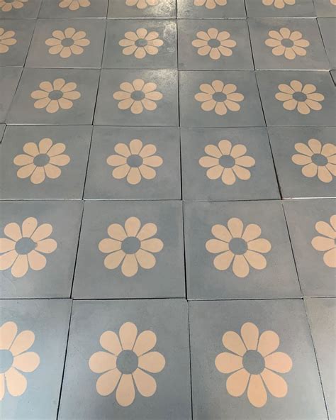 museu dos azulejos on Instagram Ladrilhos hidráulicos x trevo TRATADOS E