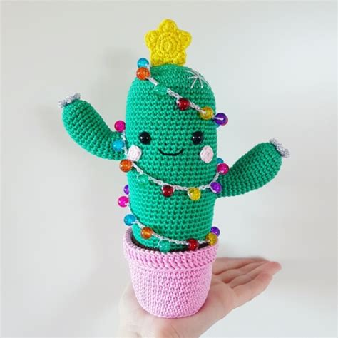 Hirt's gardens christmas cactus plant. Christmas Cactus amigurumi pattern - Amigurumipatterns.net