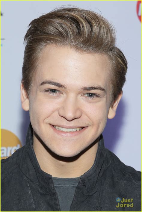 Hunter Hayes Debuting Invisible During The Grammys 2014 Photo