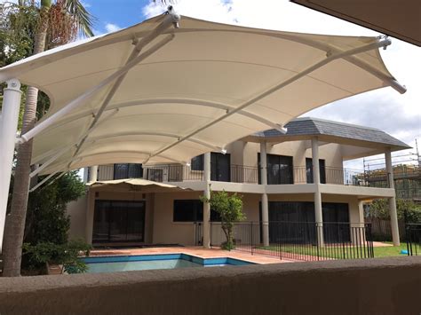 Residential cantilevered shade structure