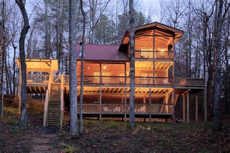 Who doesn't dream of a life off the grid in a picturesque small town nestled in the woods. Lakeview Escape-Exterior | Georgia cabins, Cabin, Cabin ...