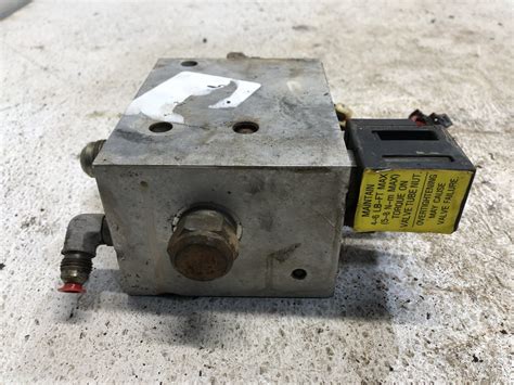Mustang 2040 Hydraulic Valve For Sale