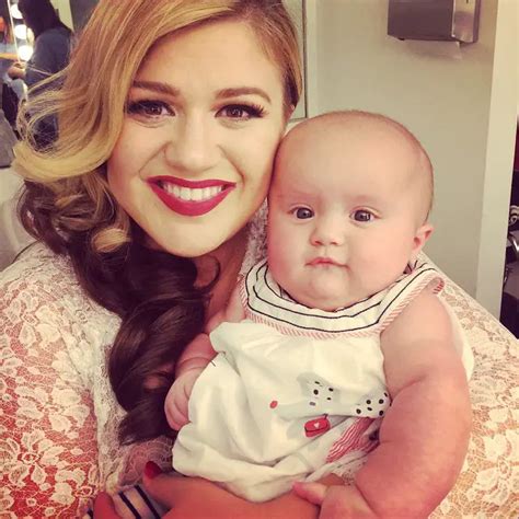Kelly Clarkson River Rose Wrapped In Red Video Shoot Photo