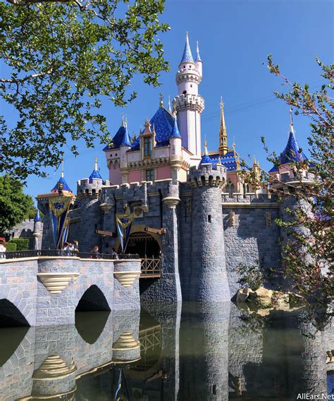 Plan And Manage Your Vacation Itinerary Sleeping Beauty Castle