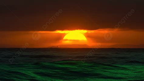 Sunset Over The Ocean On A Green Cloud Background Green Flash Picture