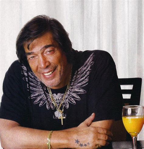 También fue uno de los hombres más seductores del mundo del espectáculo. CACHO CASTAÑA: CACHO CASTAÑA CANTARA EN MENDOZA