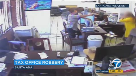 Video Victim Reaches For Robbers Gun During Violent Holdup At Santa