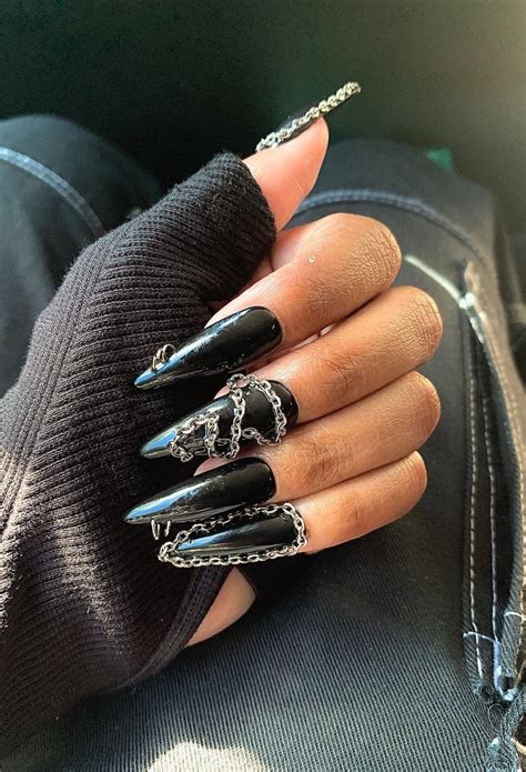 25 Cool Gothic Nails That Youll Want To See Goth Nails Gothic Nails