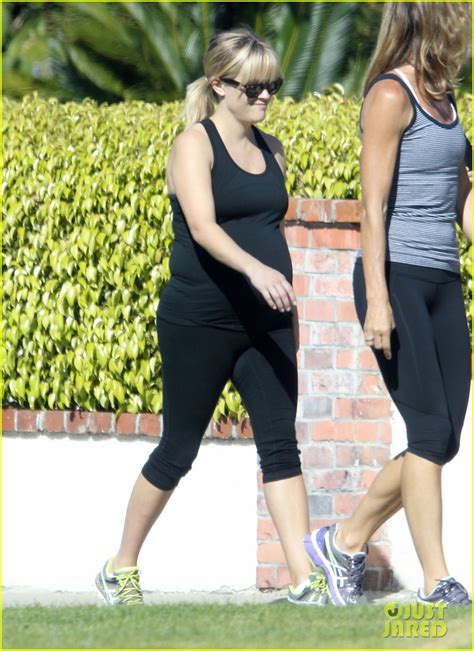 Reese Witherspoon Baby Bumpin Workout Photo 2697875 Pregnant