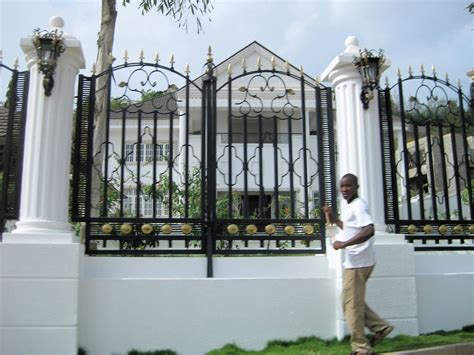 Check out the beautiful rooftop fence on this. Best Fence Design In Nigeria
