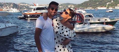 Caldirola, fenerbahçe ve şili milli takımı'nda forma giyen mauricio isla ile evlidir. Mauricio Isla y Gala Caldirola viven unas amargas vacaciones