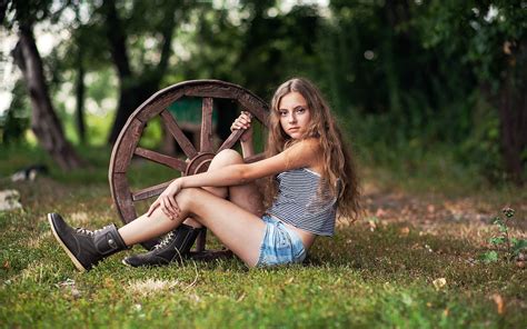 Wallpaper Girl And Wheel 1920x1200 Hd Picture Image
