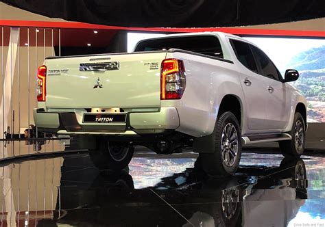 It is available in 4 colors, 6 variants, 2 engine, and 2 transmissions option: KLIMS18: 2019 Mitsubishi Triton in Malaysia - new 6 ...