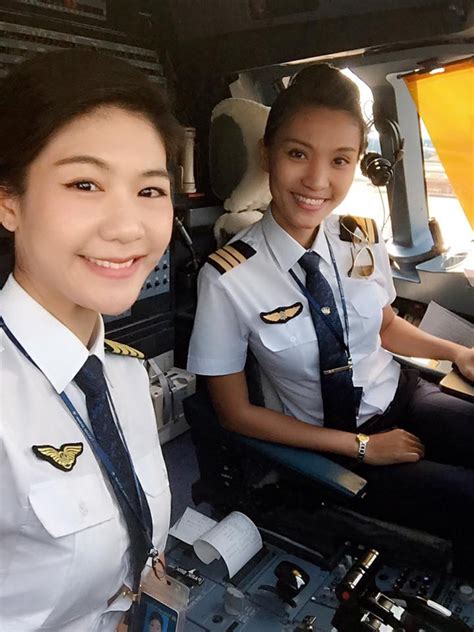 nhiều hành khách thích thú với chuyến bay toàn nữ phi công vủa vietnam airline