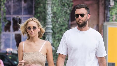 Jennifer Lawrence Is Pregnant Cooke Maroney And Wife Expecting First
