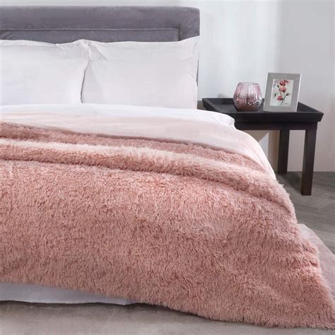 Sleepdown Blush Pink Luxury Long Pile Faux Fur Fleece Throw Over Sofa