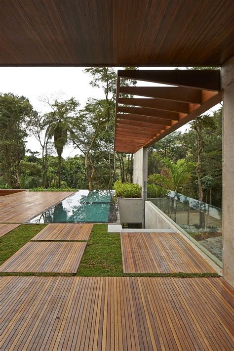 Effective pool decking should enhance your pool experience — not hinder it. Wooden Deck, Pool, Contemporary Home in Nova Lima, Brazil