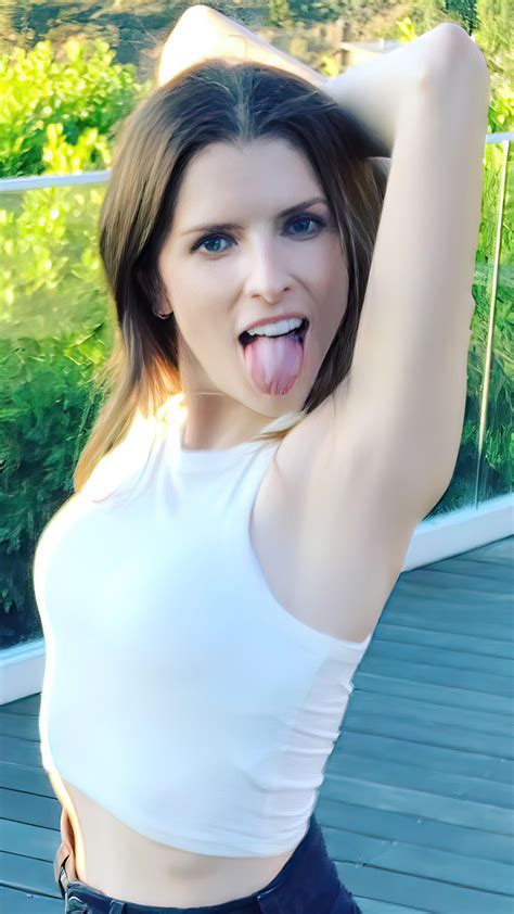 Anna Kendrick Is All Sweaty And Needs A Lucky Fan To Worship Her