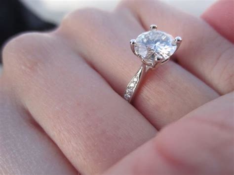 Round Cut Moissanite Pictures