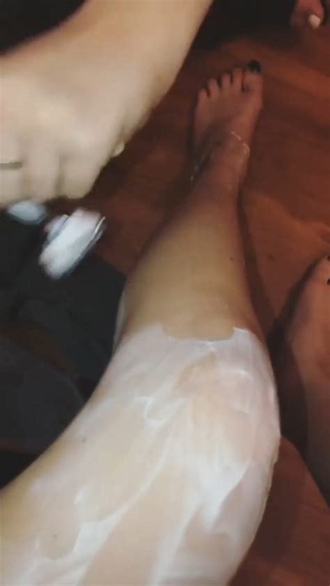 Bella Thornes Hairy Legs 14 Pics Video Thefappening