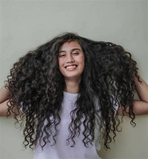 Filipina Celebrities And Influencers Who Have Gorgeous Curly Hair Preview Ph