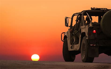 Скачать обои Military Hummer H1 Desert Sunset Us Army Humvee