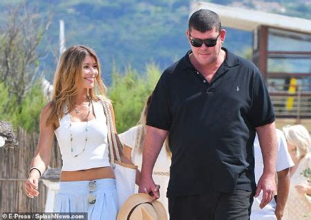 However, in the interview james revealed that she started dating her boyfriend james douglas packer since 2017 and this couple first made their public appearance in early december 2017. Kylie Lim Bio, Net Worth, James Packer, Boyfriend, Age, Height