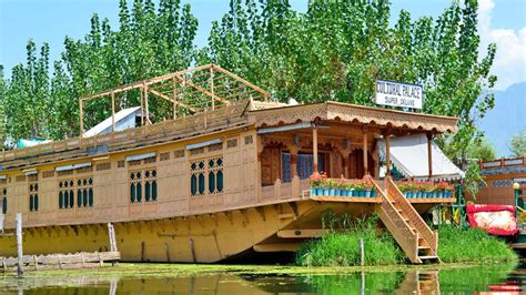Kashmir Houseboat Tour Gaffara Tour And Travels
