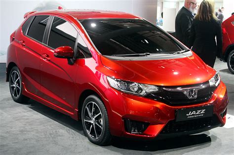 Check everything from engine and transmission, to wheels and safety features. Honda shows off new production prototype of 'Jazz ...