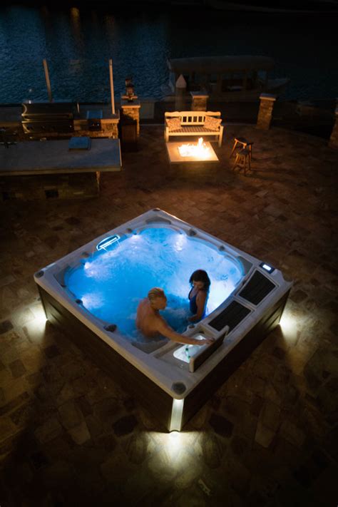 Sundance Spas Hot Tubs Rising Sun Pools And Spas