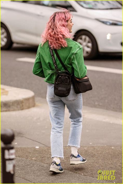 Maisie Williams Shows Off Bright Pink Locks In Paris Photo 4212702