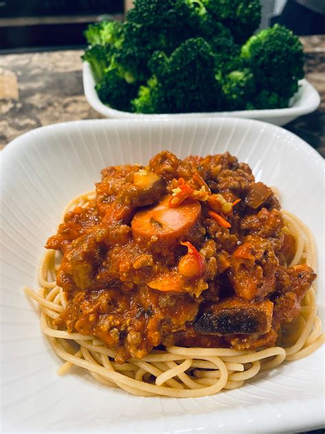 Add the tomato sauce , beef broth, italian seasoning, salt and pepper to the pan and let it come to a boil. Spaghetti Sauce (From a Jar) with Ground Beef Recipe